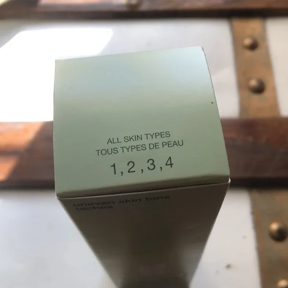 New Clinique Even Better Clinical Radical Dark Spot Corrector+Interruptor - Picture 7 of 7